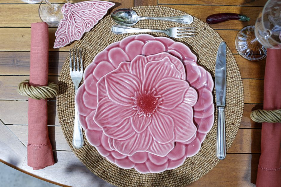 almoço tropical com cores rosa e verde 