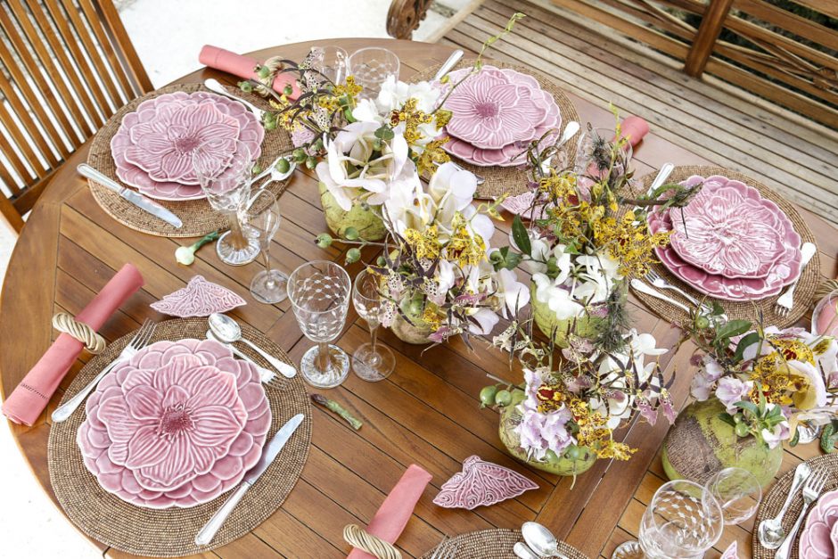 almoço tropical com cores rosa e verde 