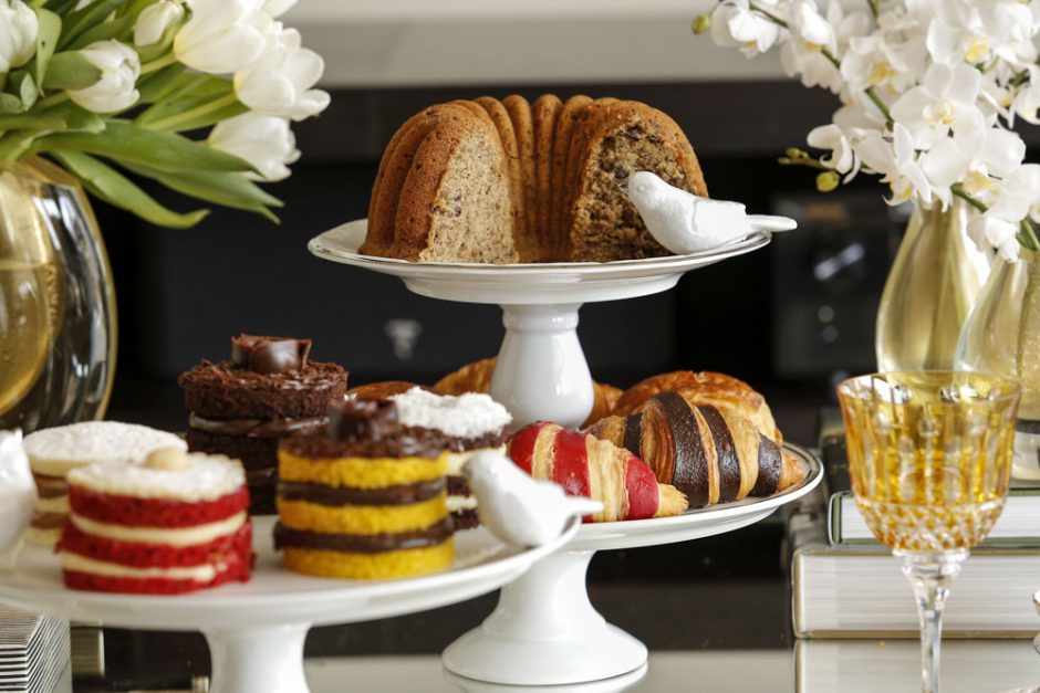 mesa com bolo integral vamos receber