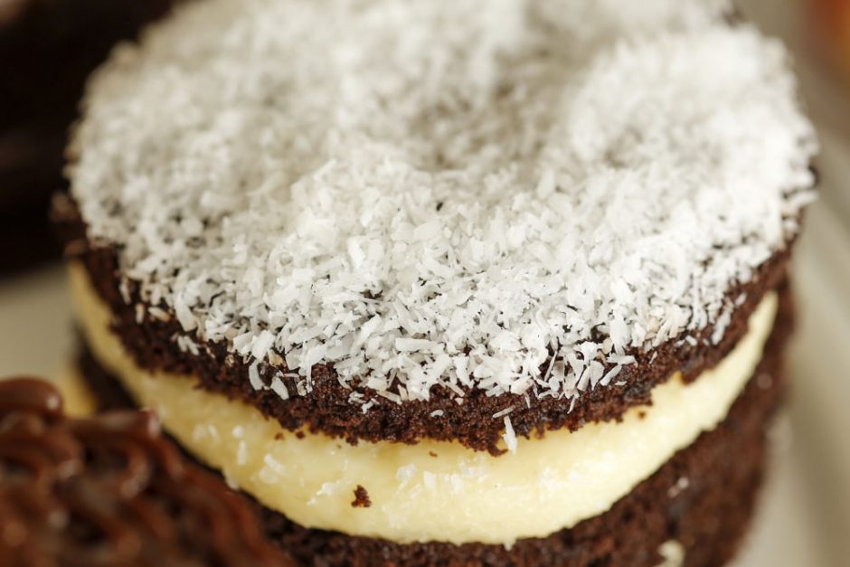 mini bolo de coco marie marie bakery