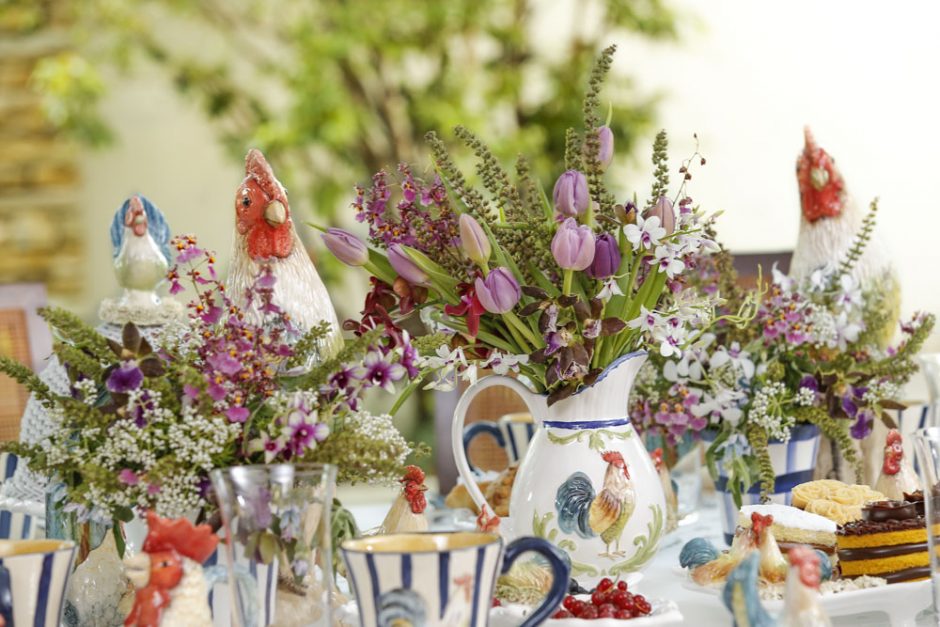 tulipas roxas e mini orquídeas phalaenopsis vinho Milplantas