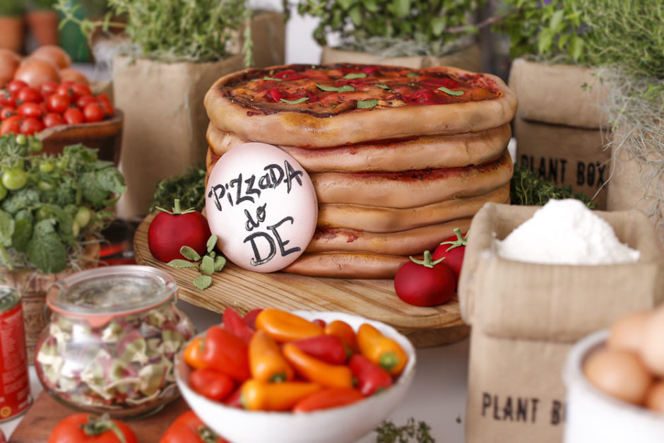 bolo em formato de pizza por Gustavo Henrique 