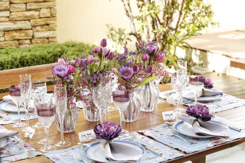 mesa posta no jardim 