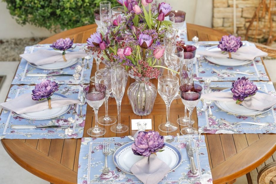 jogo americano em tons de azul e roxo