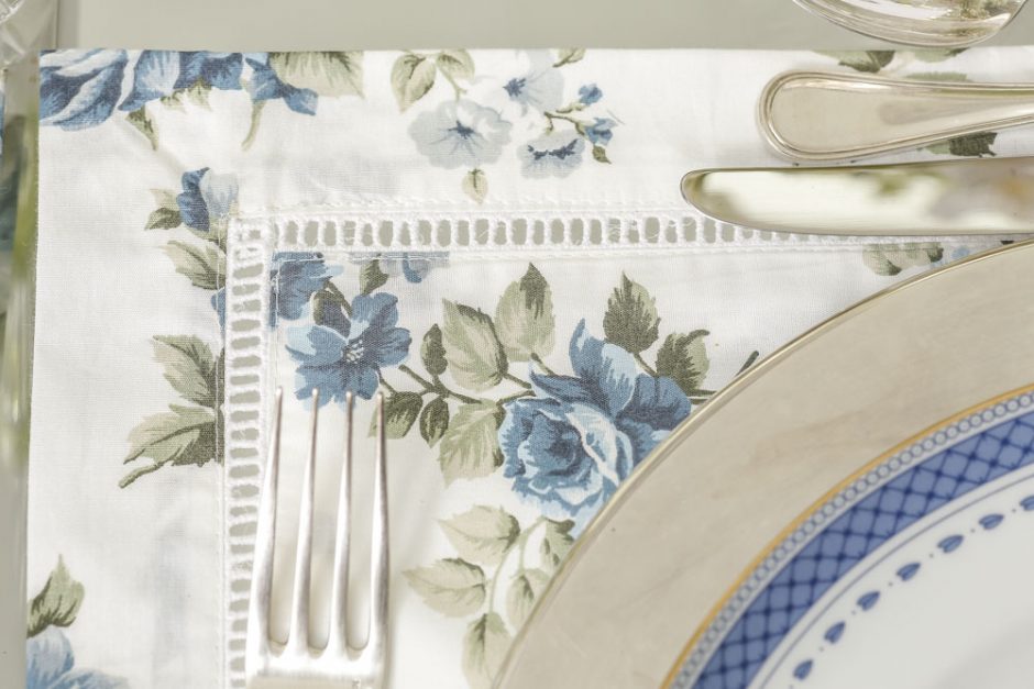 jogos americanos florais azul e branco