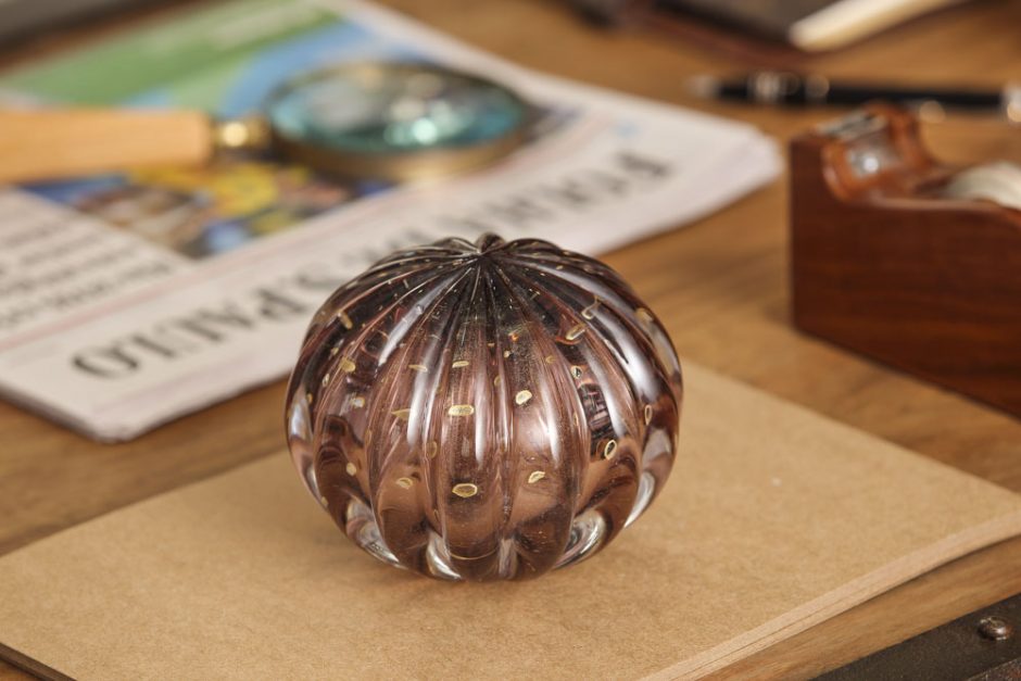 peso de cristal Murano em tom beringela