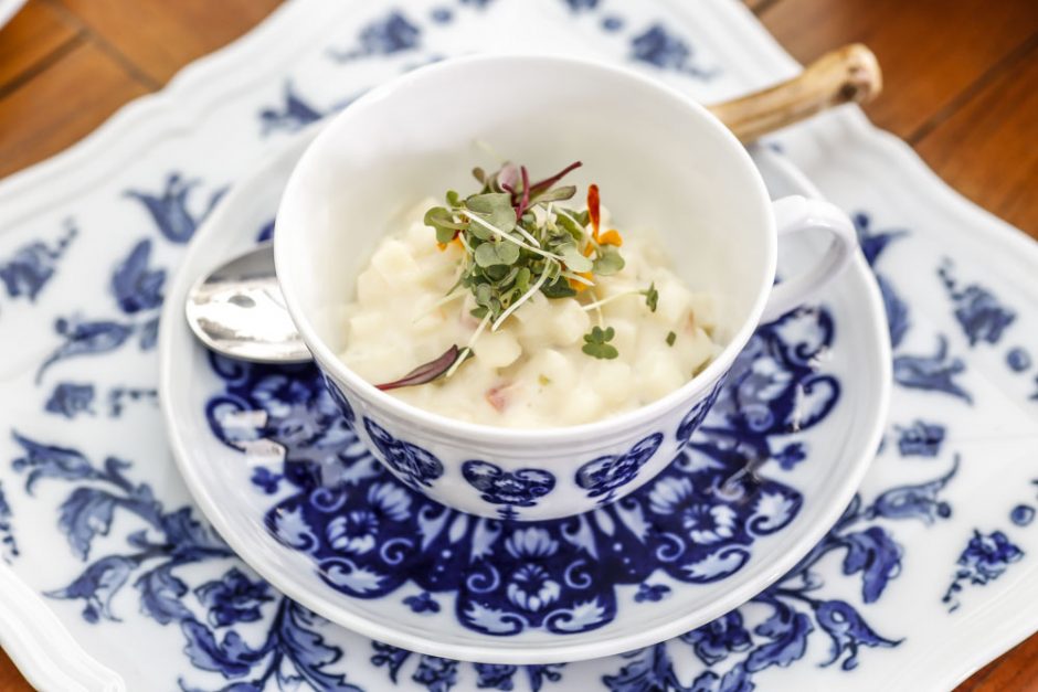 mesa de tapas com buffet vivi barros