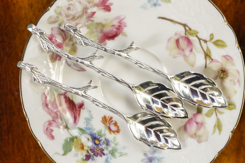 colheres em formato de folha