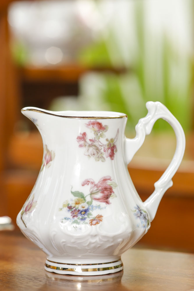 leiteira de porcelana