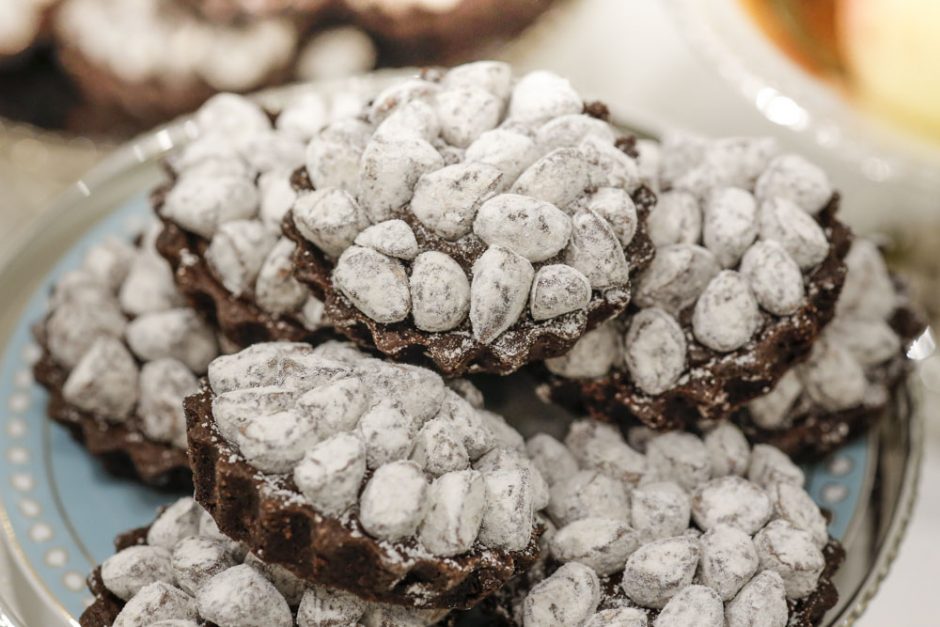 torta de brigadeiro com amêndoas