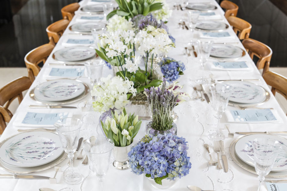 mesa posta para batizado