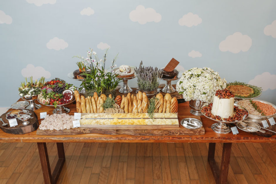 mesa de brunch para batizado