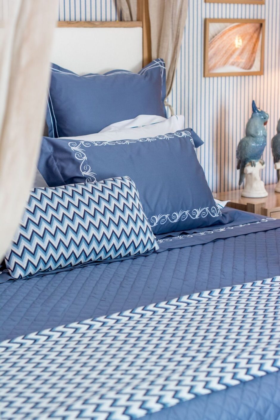 roupa de cama azul e branca da loja de enxoval valencien