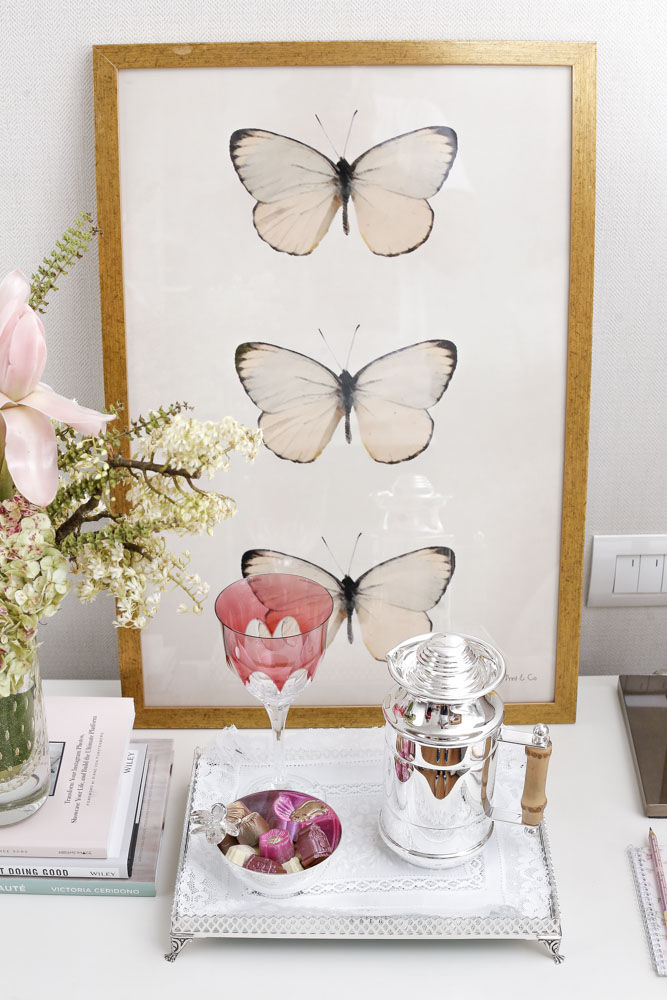 quadros de borboleta na cor offwhite da Theodora Home