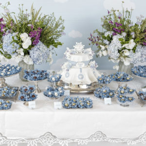 mesa decorada para batizado