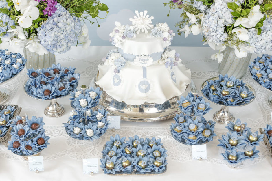 bolo e doces para batizado