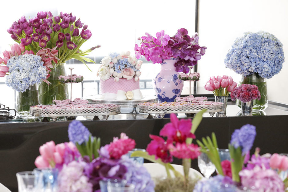 jantar de noivado em cores suaves e clima romântico