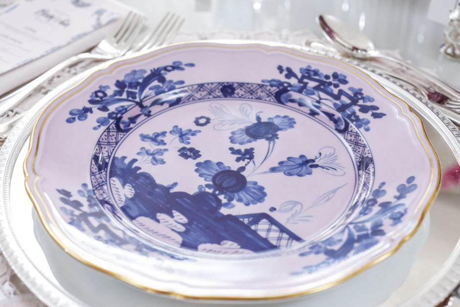 jantar de noivado em cores suaves e clima romântico