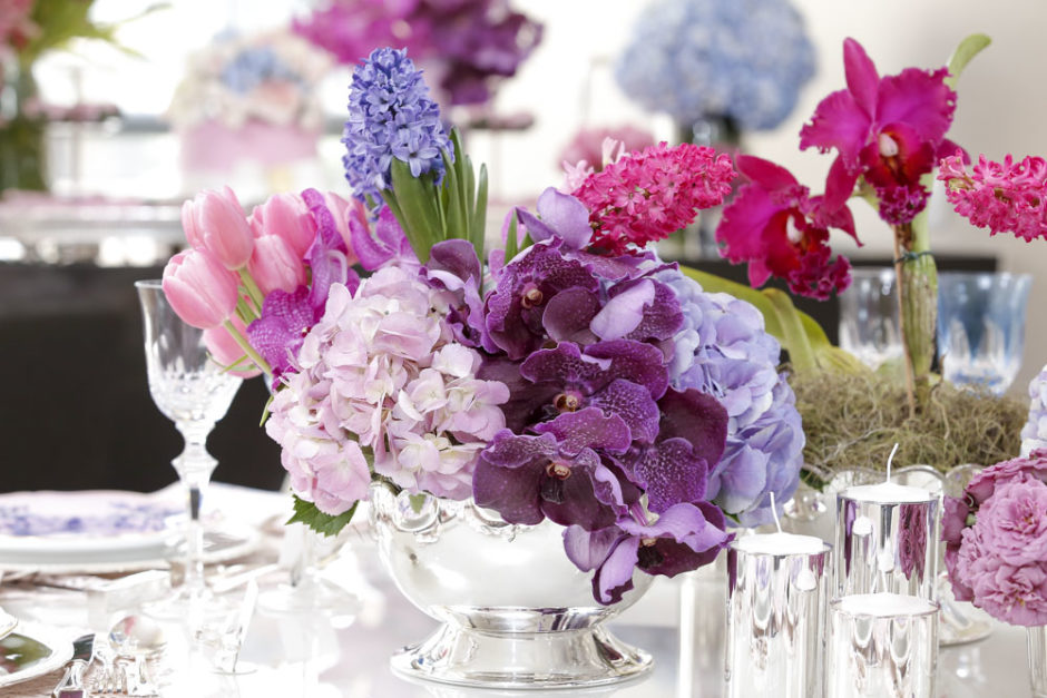 flores vendas em vaso de prata