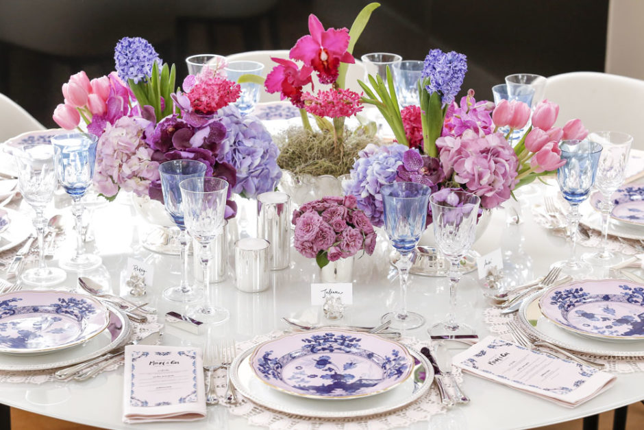 jantar de noivado em cores suaves e clima romântico