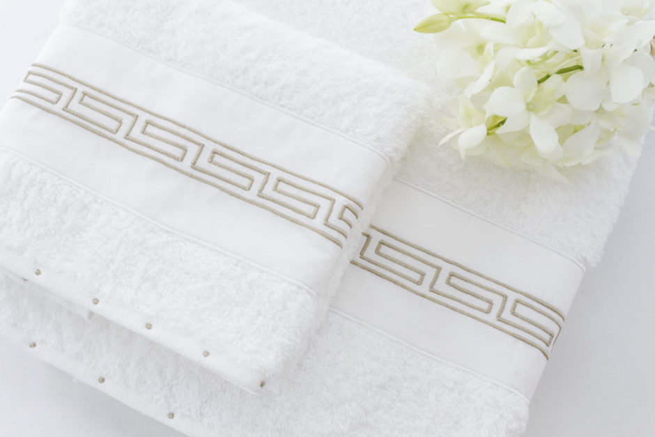 toalha com bordado minimalista valencien