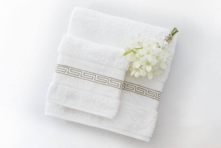 toalha com bordado minimalista valencien