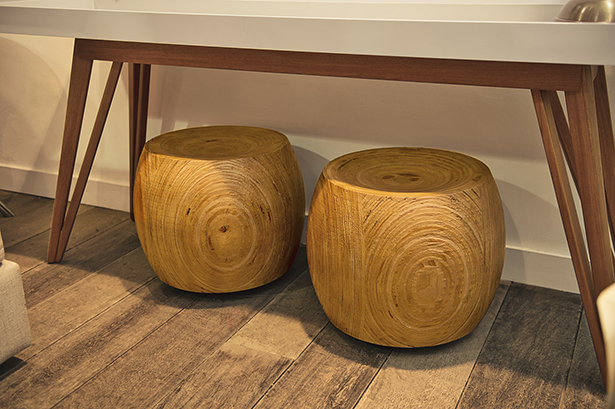 banco arredondado de madeira Cecilia Dale 