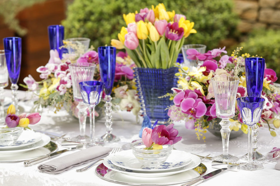 mesa de dia das mães em tons de azul e rosa 