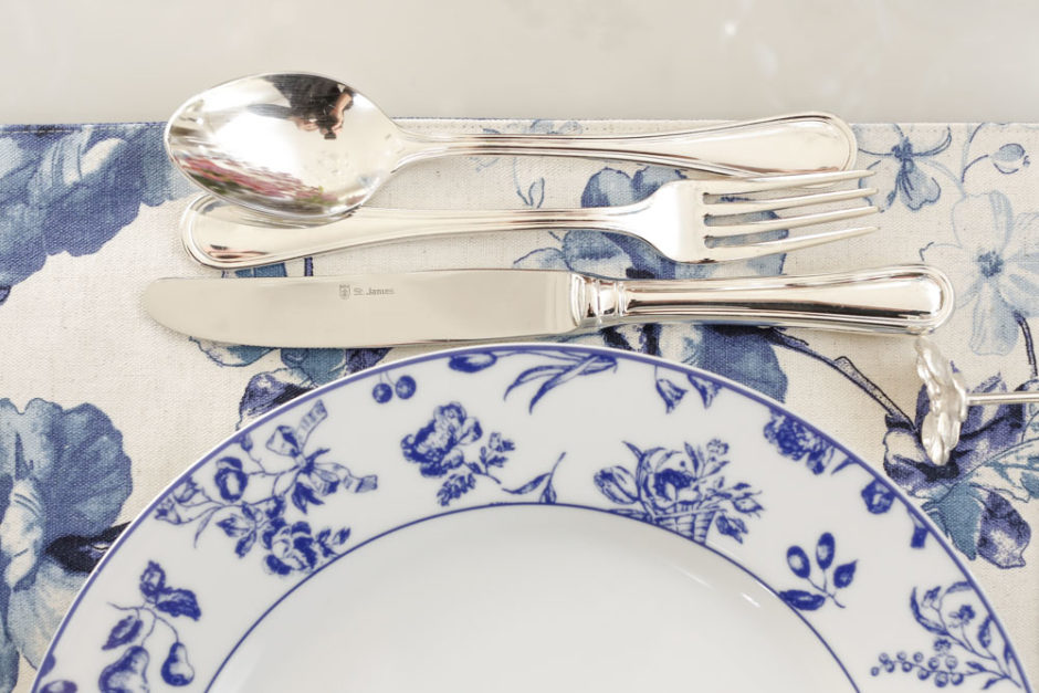 louça em azul e branco Vista Alegre Matisse Casa