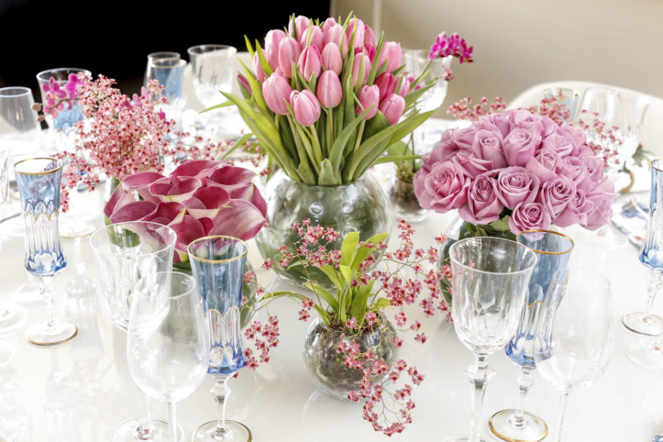 flores rosas centro da mesa 