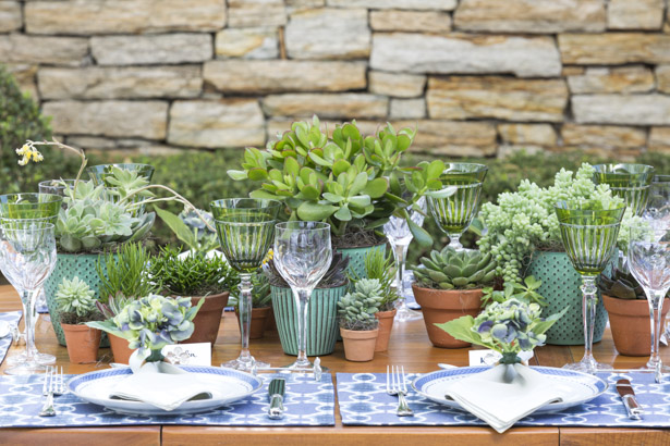 mesa de almoço Dia dos Pais com cores verde e azul