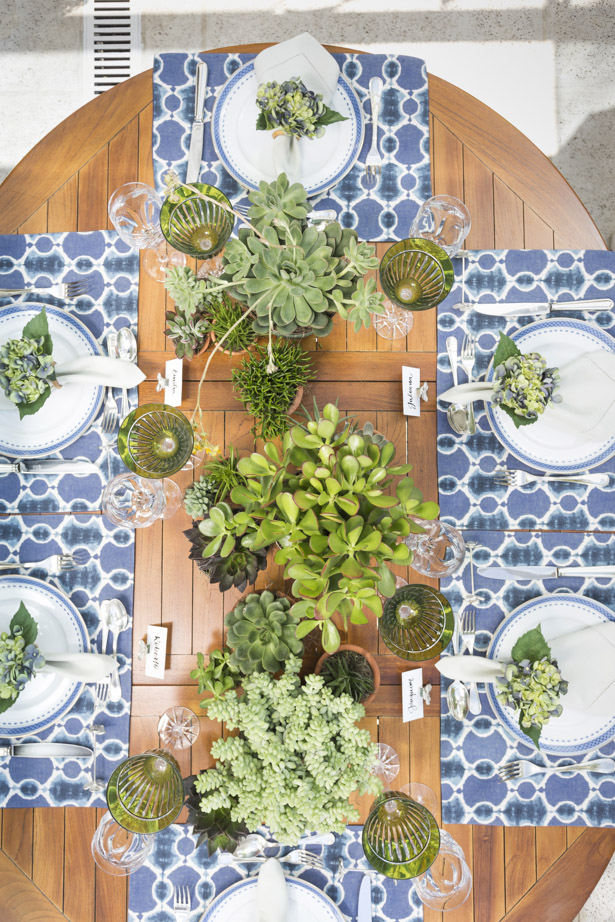 mesa de almoço Dia dos Pais com cores verde e azul