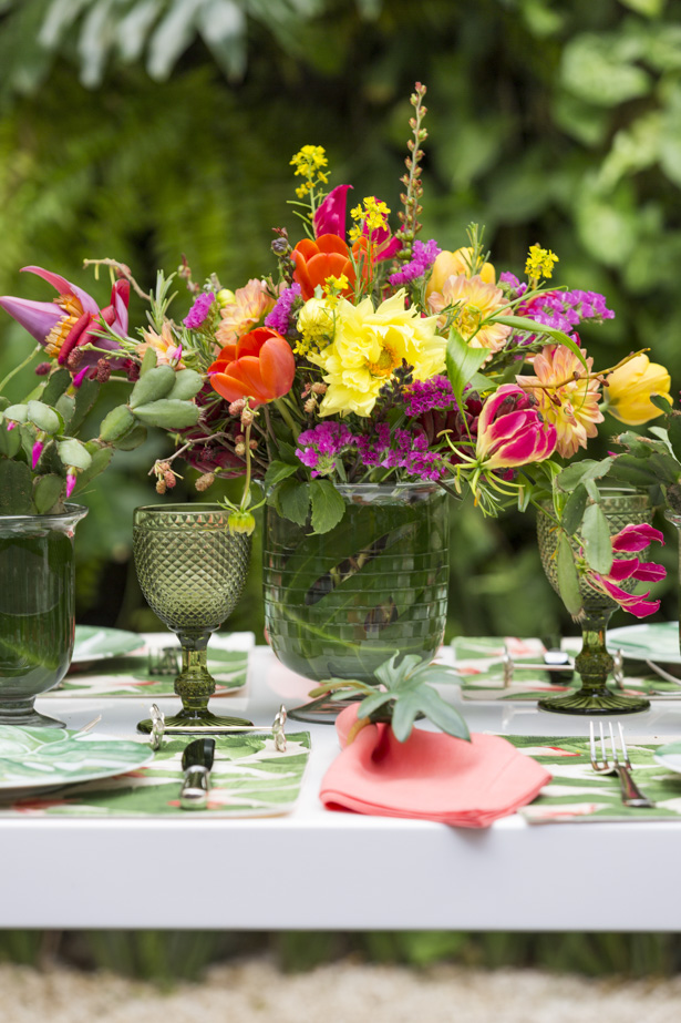 arranjo floral colorido para o centro da mesa 