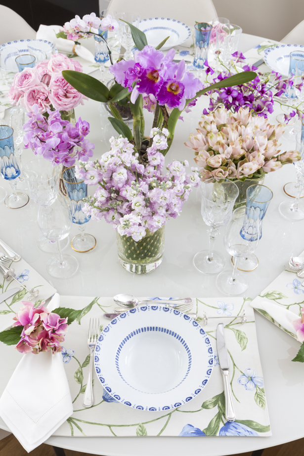 jantar clássico com azul e rosa 